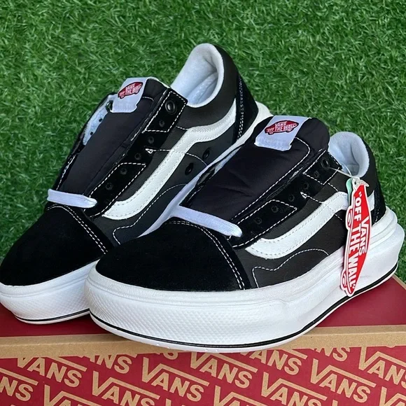 Vans WMNS Oid Skool Over
Black/White
VN0A7Q5EBA2
Sneakers Platforms - Picture 6 of 16